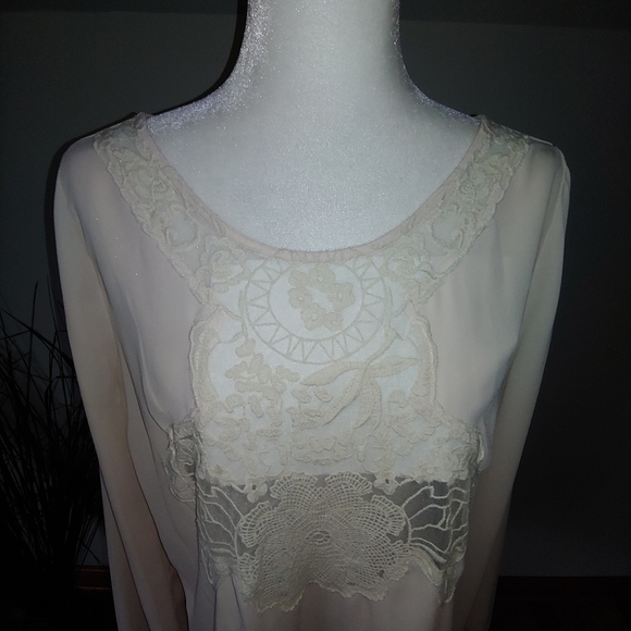 Chloe K Blouse - Picture 2 of 10